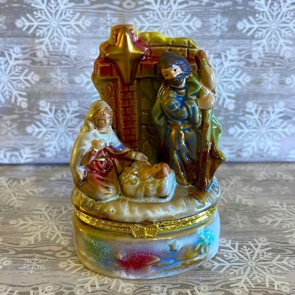Vintage Lusterware Nativity Blessed Family Trinket Pill Box